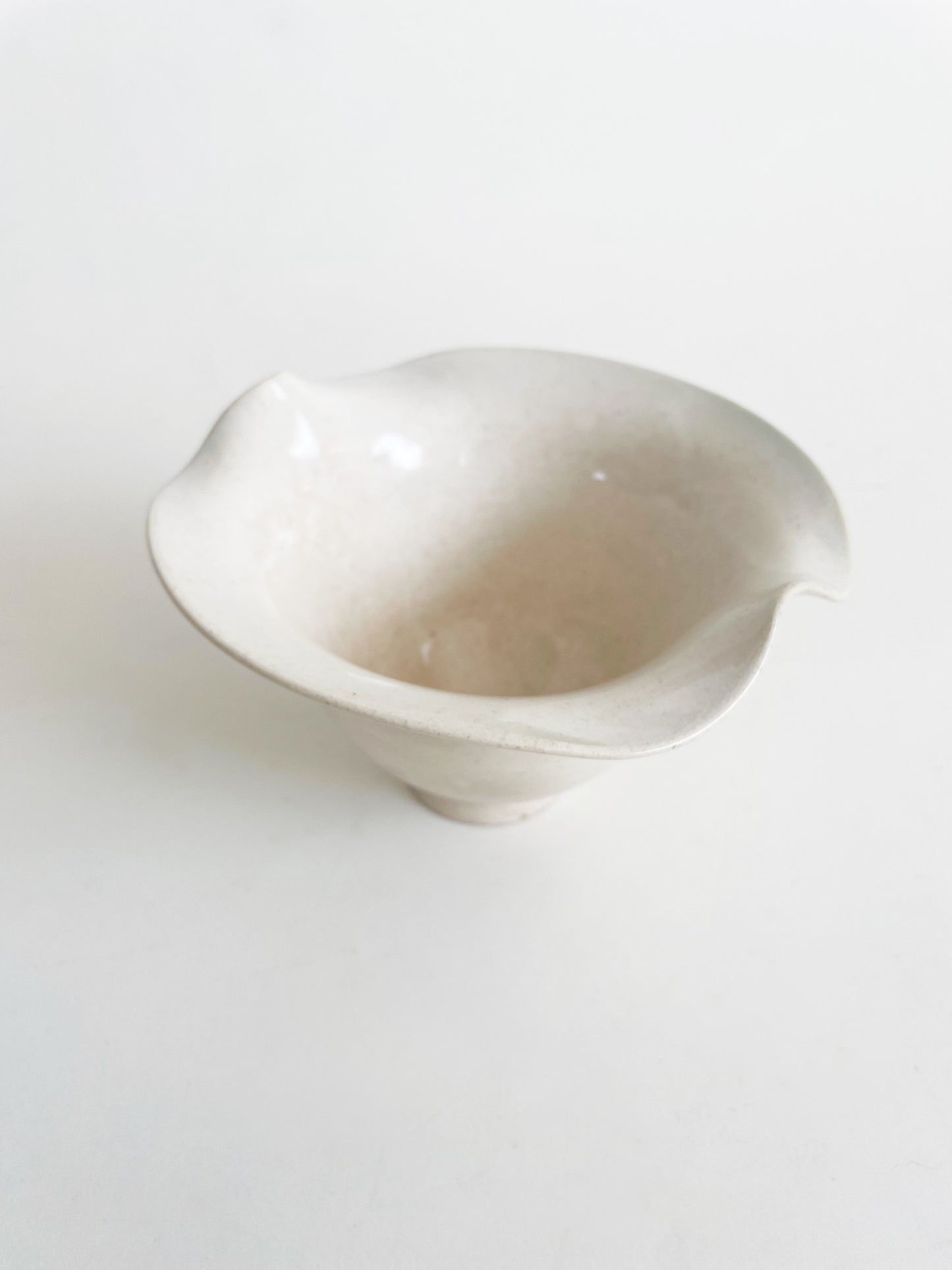 Vintage Cream Ceramic Wave Bowl Candle