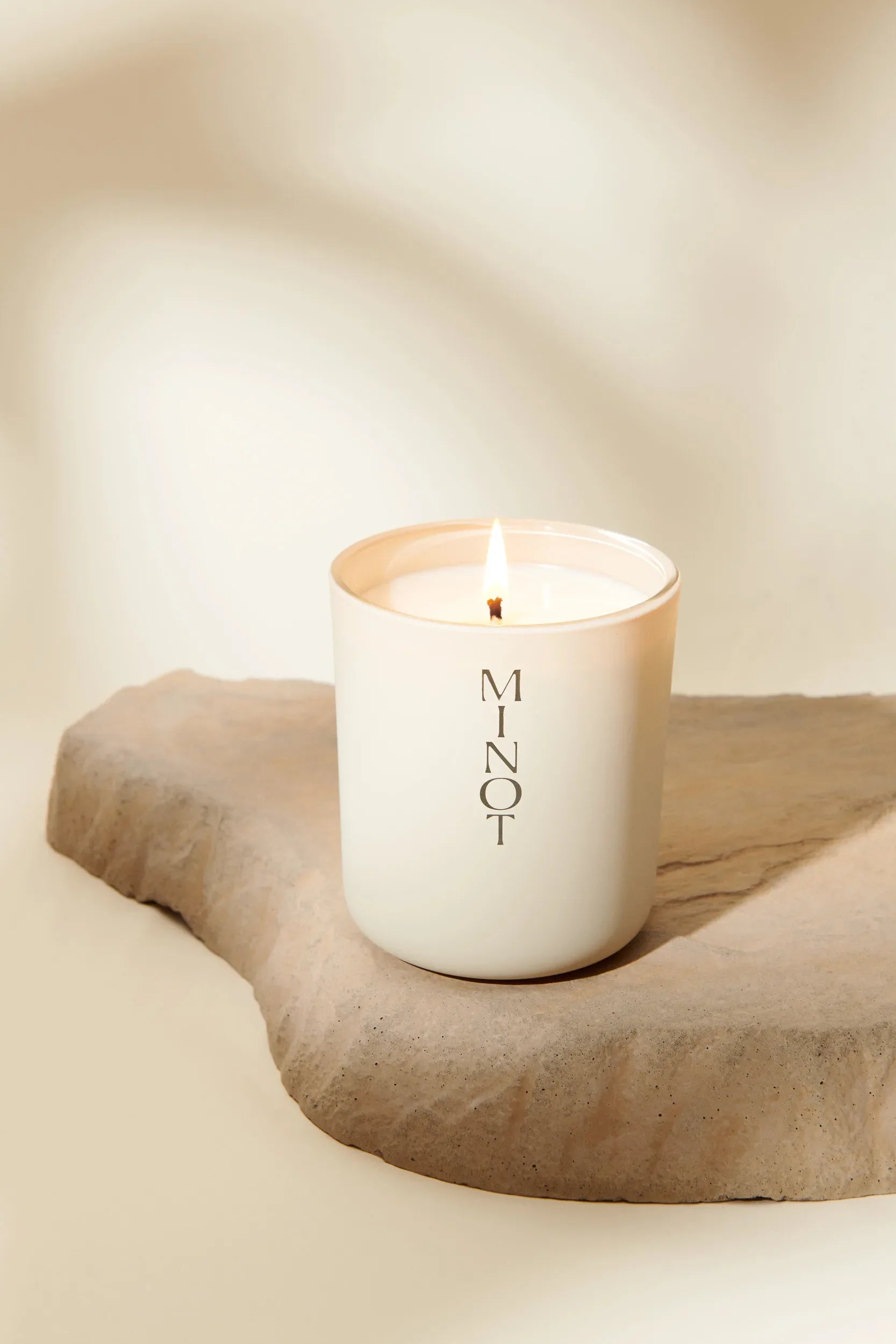 Cliffwalk is a sustainable candle made of soy wax and sandalwood, patchouli and jasmine scents