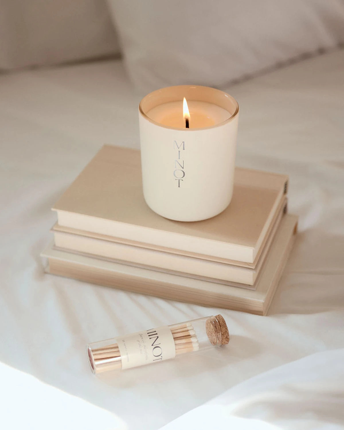 MINOT's Daybreak candle aesthetic is minimalist and natural, with scent notes of rose, amber and oud